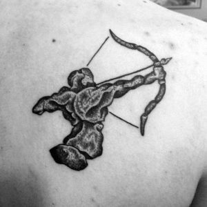 umbrit rece-negru-cerneala-Mens-Sagetatorul-Archer-tatuaj-on-back