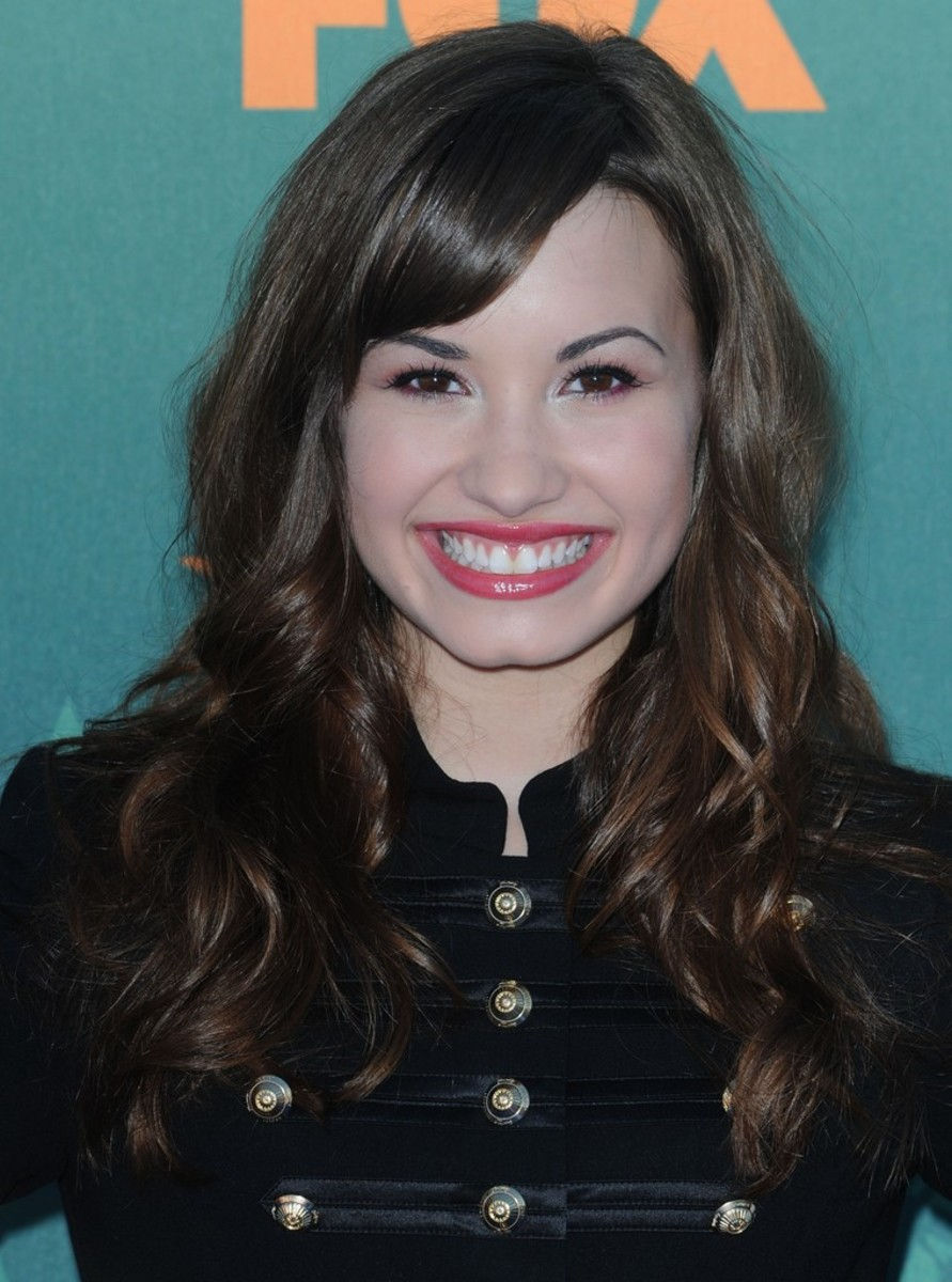Demi Lovato 10 legjobb haj- és sminkes megjelenése
