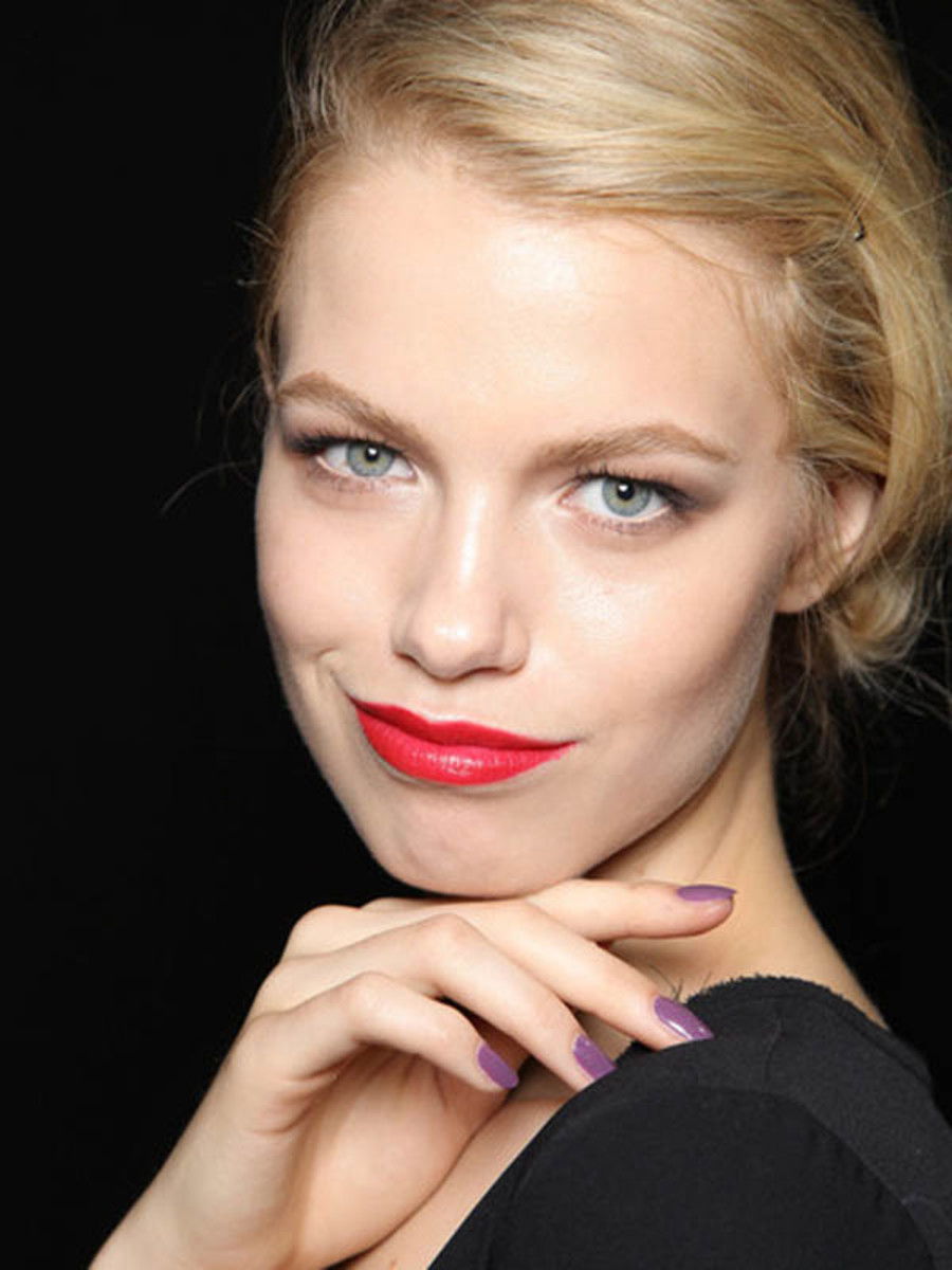 "Dior" sako, kad gerai tinka jūsų lūpų dažai prie jūsų nagų lenkų pavasario