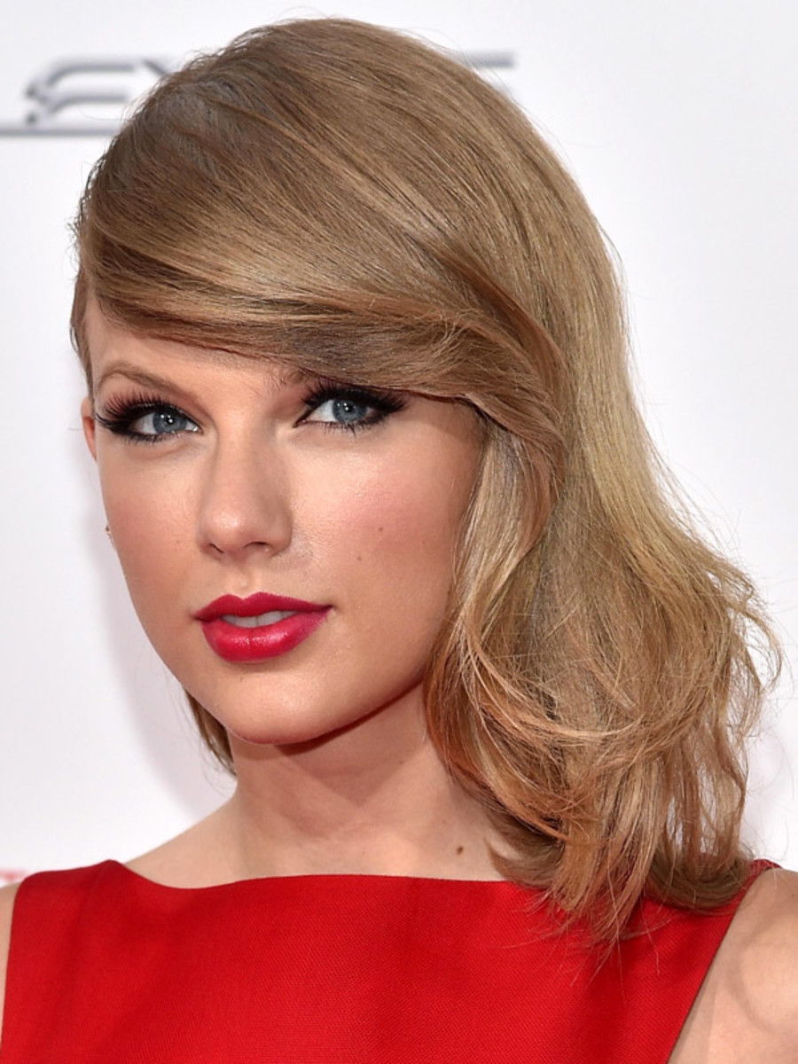 Faceți sau nu: părul Taylor Swift lateral