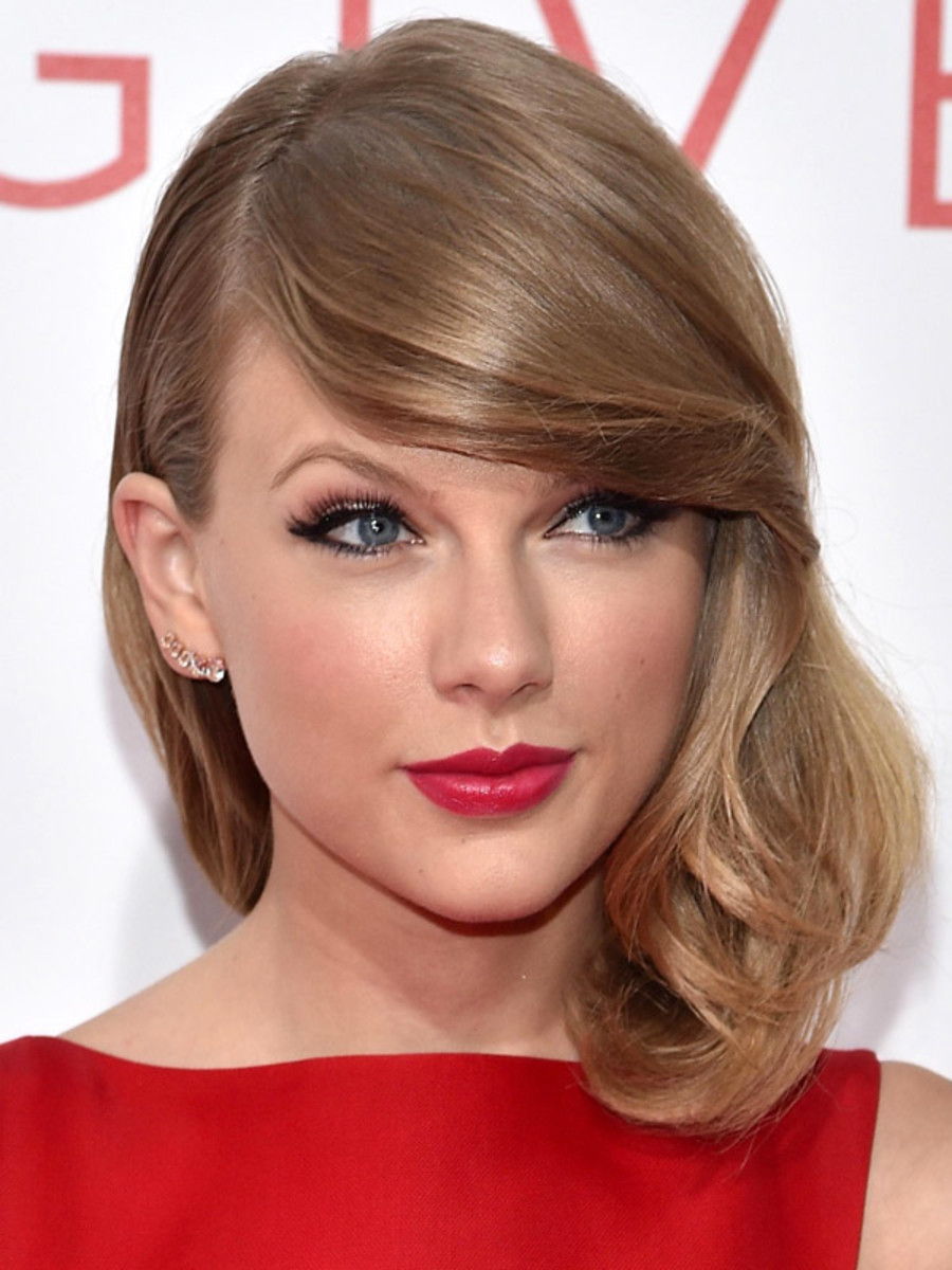 Vagy Ne: Taylor Swift Side-Swept Hair