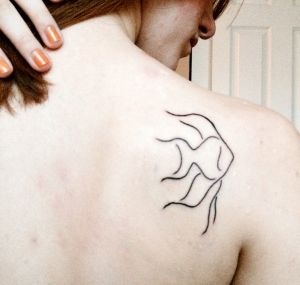 hal-tattoo-design-on-váll-for-elegáns-nők-1412173569k84ng