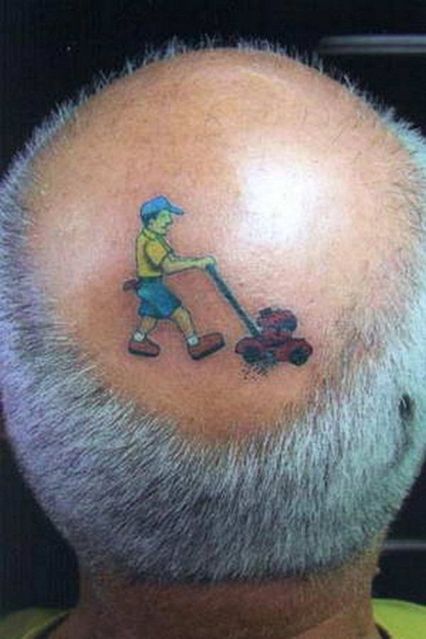 smešno tattoo on a bald head