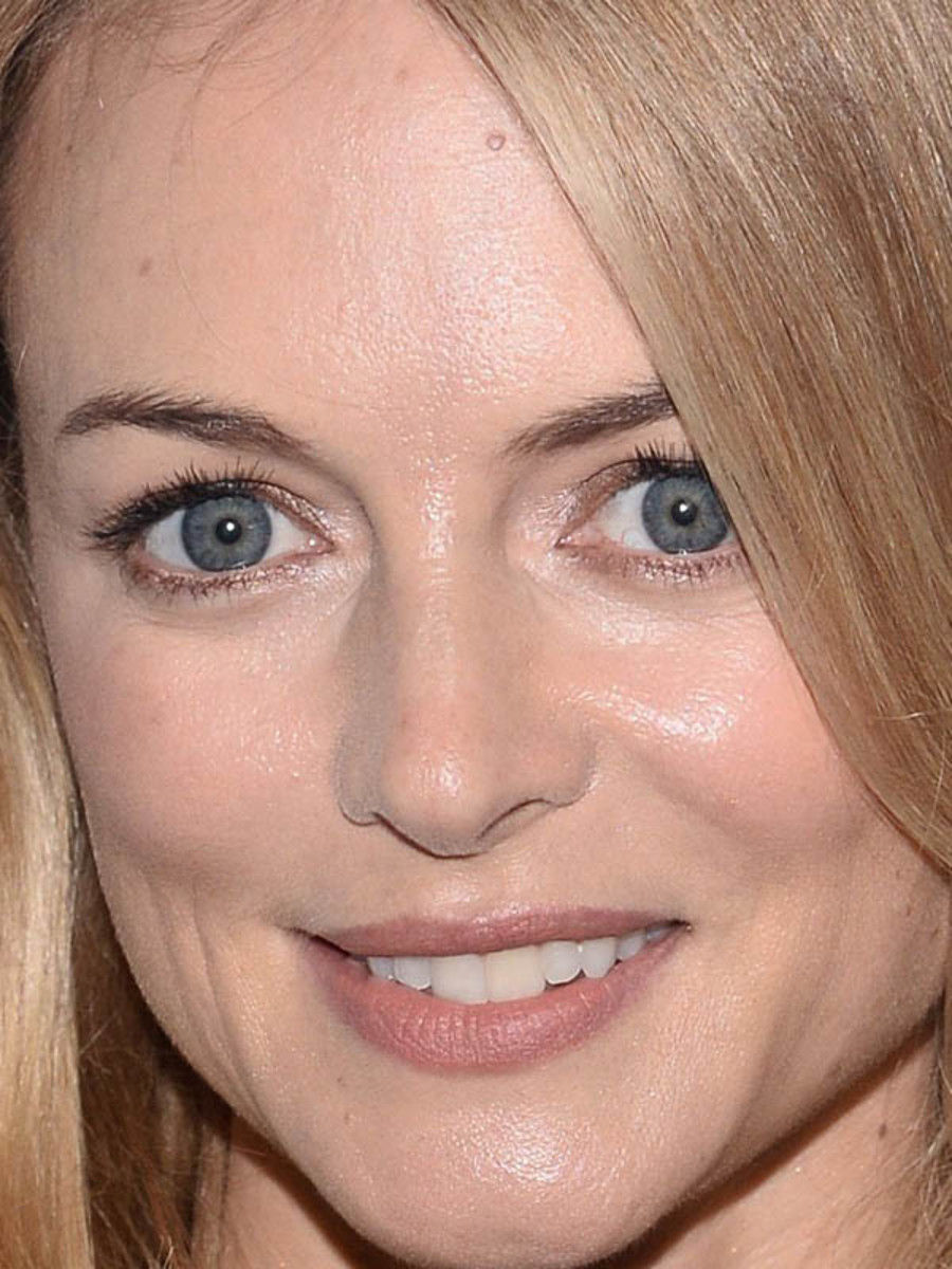Heather Graham, Age 44, Has Uncovered the Fountain of Youth