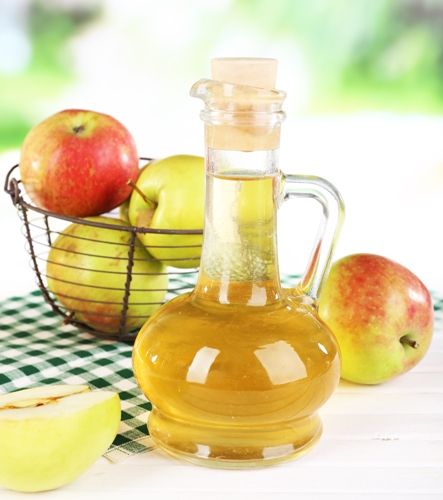 apple cider vinegar with apples