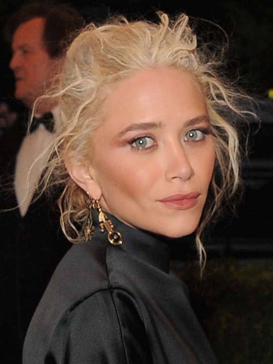 Cum vă simțiți de părul nou-brun al lui Mary Kate Olsen?
