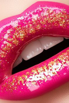 Kako uporabljati sijaj za ustnice Popolnoma? | Styles At Life