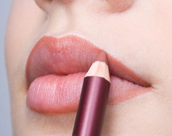 how to apply lip liner