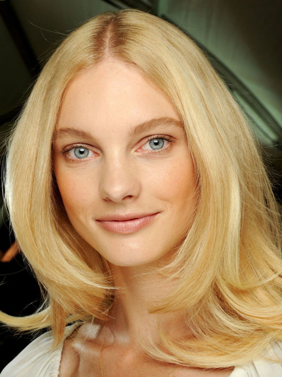How to Blow-Dry Your Hair at Home Like a Pro
