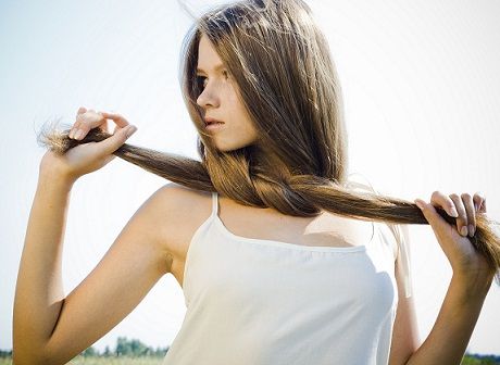 kaip išvengti plaukų kritimo vasarą