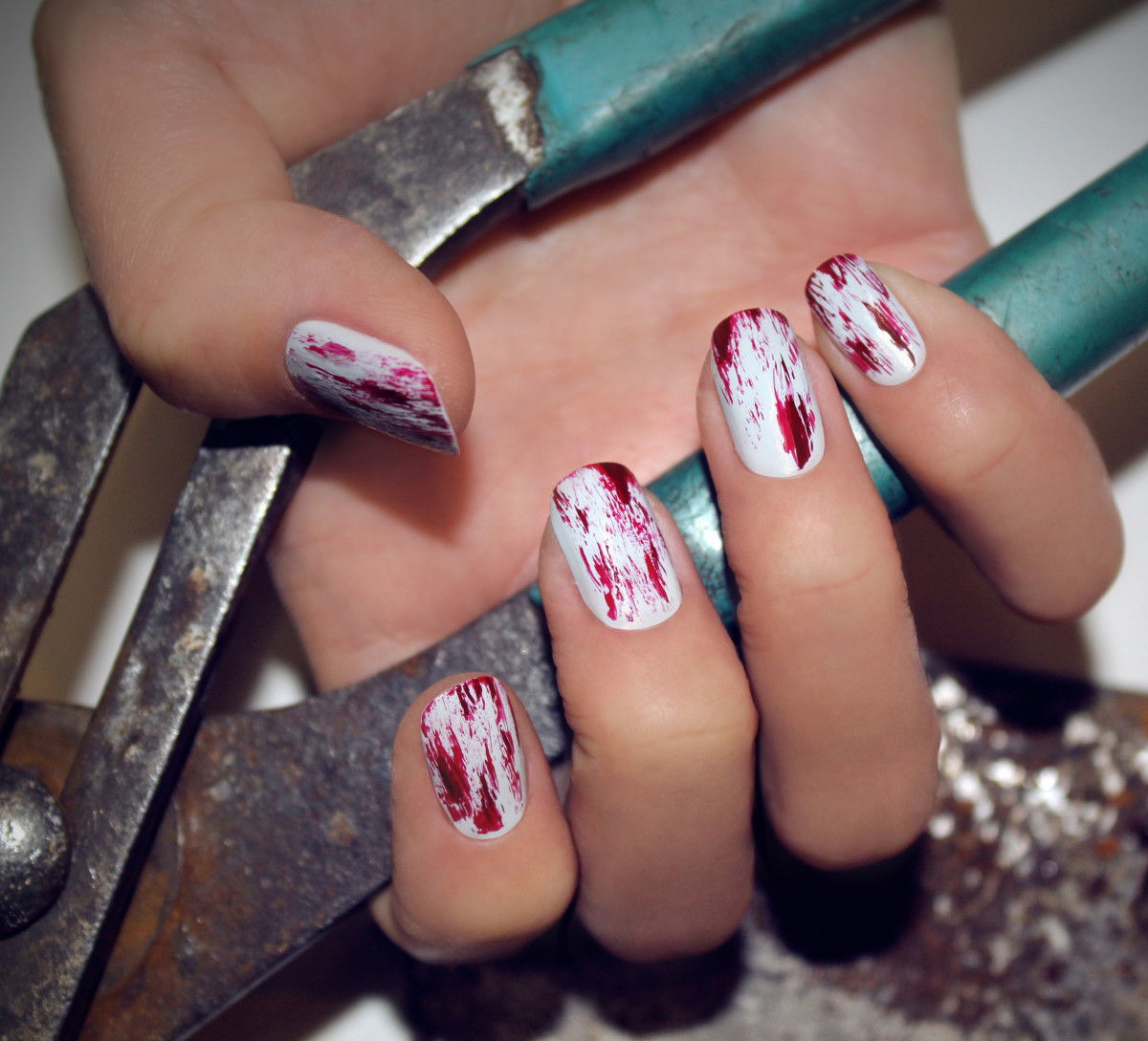 Hogyan kell csinálni Bloody Nail Art Halloween