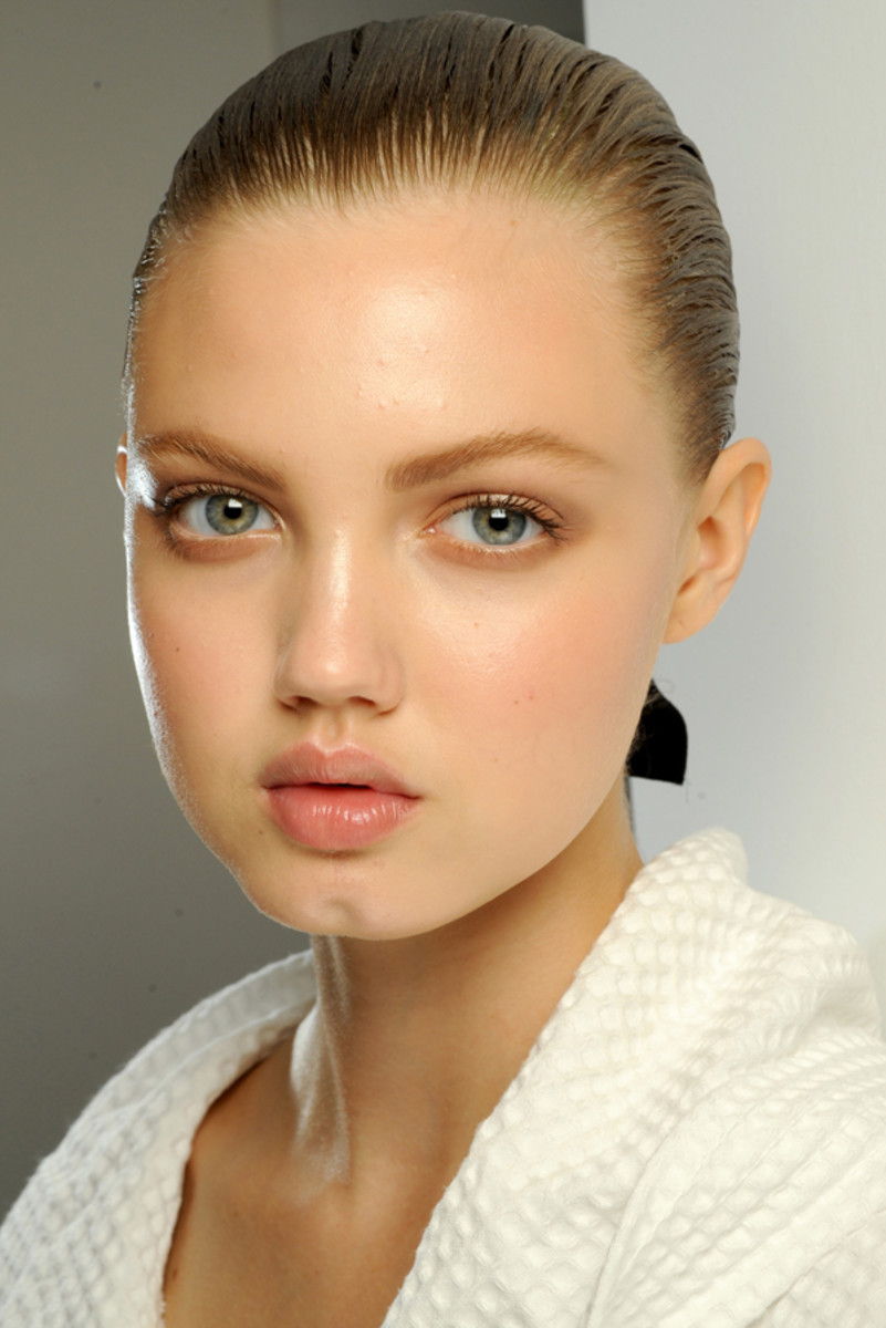 How To Do Minimal Makeup Without Looking Like a Hot Mess