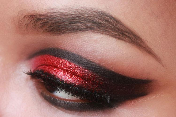 Kako narediti Vampire Eye Makeup? | Styles At Life