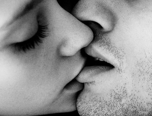 kissing2