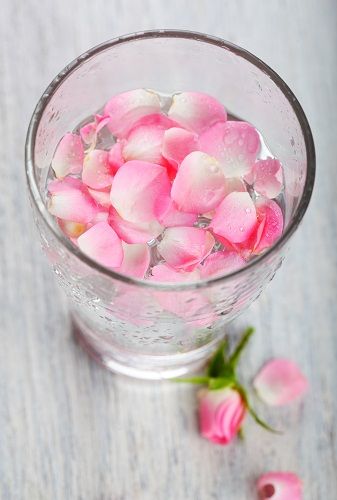 Kaip to Remove Black Spots on Skin Rose Water