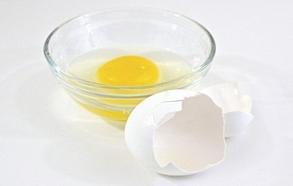 jajčni rumenjak-odstraniti-prhljaj-trajno