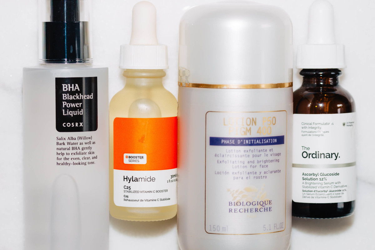Cum se utilizează AHA, BHA și vitamina C într-o rutină de îngrijire a pielii