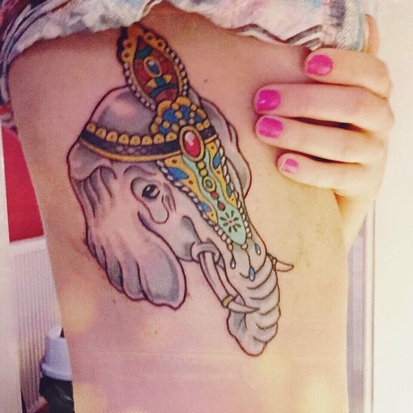 18 Pretty elephant tattoo on the ribs with precious stones
