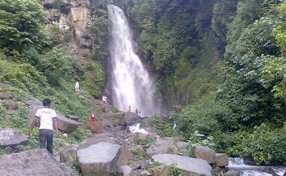 parkok-in-Manipurban-leimaram-vízesés