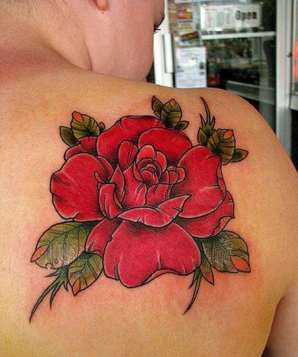 tradicinė raudona rožių tatuiruotė