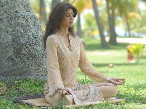 Shilpa Shetty Yoga for Flat Stomach and Belly | Styles At Life