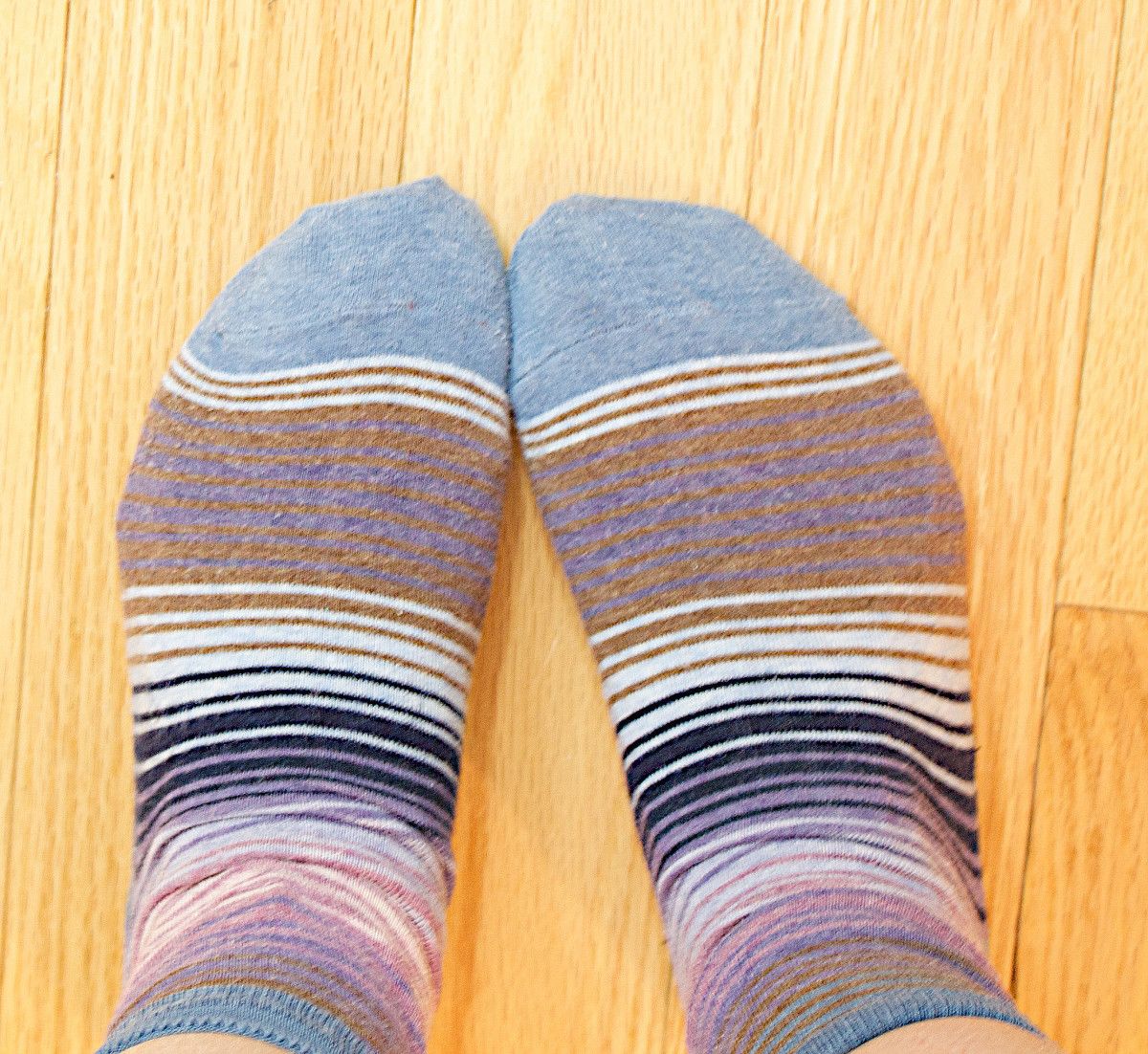Az új "Baby Feet" hámlasztó zokni furcsa, bruttó ... és csodálatos
