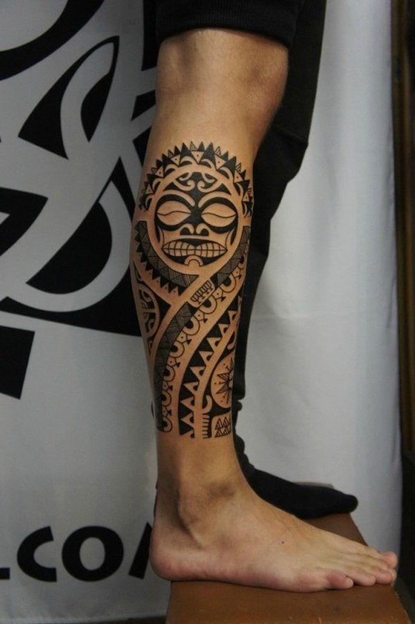 Črna Polynesian Sun Tattoo on Right Leg