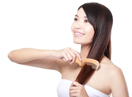 Atsargiai Combing for soft hair