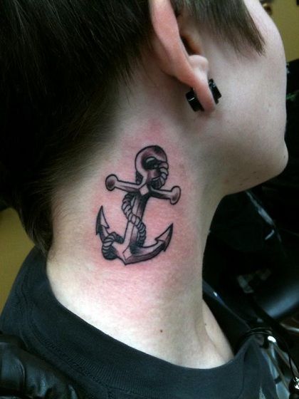 egyszerű nyakú horgony-tattoo