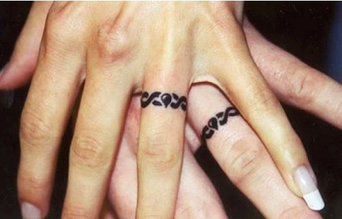 Ujemanje rings finger tattoos comples