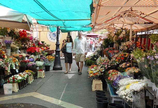 pályák-Saleya-flower-market_france-turista-helyek