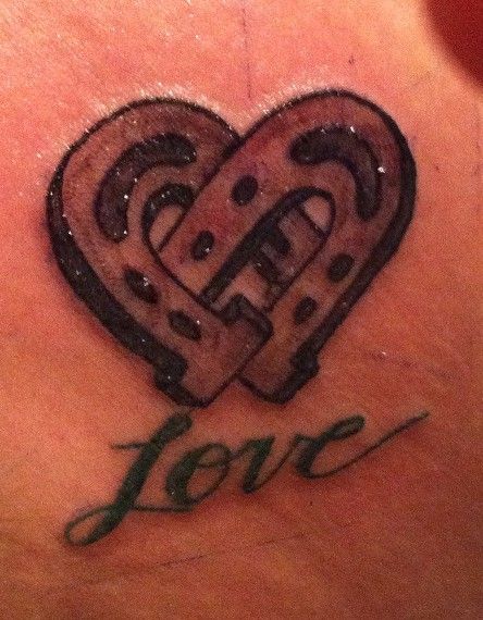 heart-horseshoe-tattoo-13