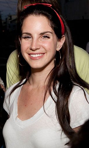 Lana Del Ray without makeup12