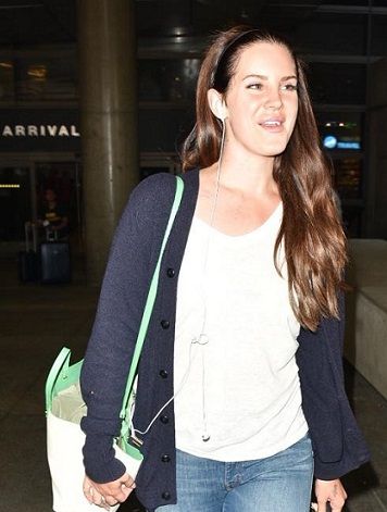 Lana Del Ray without makeup14