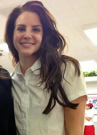 Lana Del Ray without makeup3