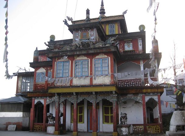 turistice-locuri aloobari-Gompa-monastery_darjeeling-