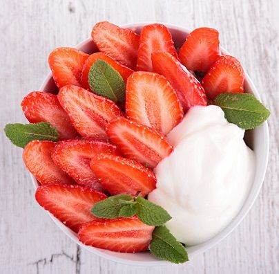 Home Remedies to Remove Tan - Strawberry and cream