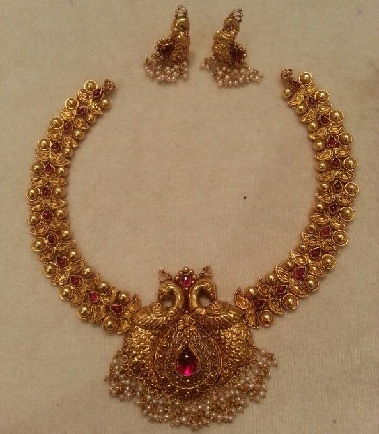 antique-ruby-peacock-chokers