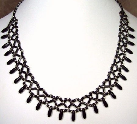 negru necklaces