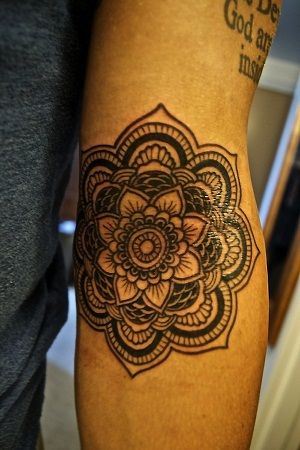 Törzsi Lotus Flower Tattoo