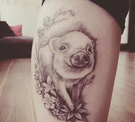 Boldog smiley Pig Tattoo