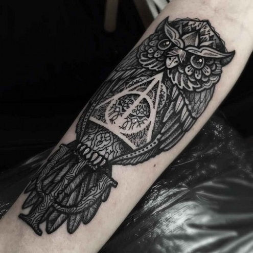 Halálos Hallow with Owl Tattoo