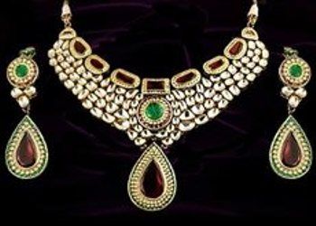 kundan-jewellery-designs-meenakari-kundan-jewellery
