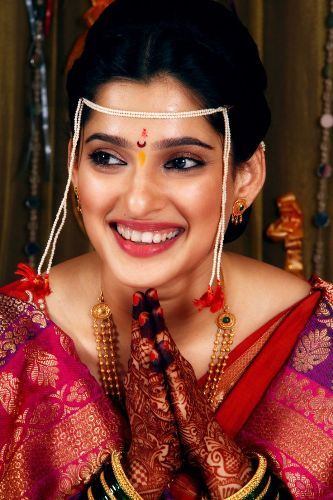 Maharashtrian bridal hairstyle1