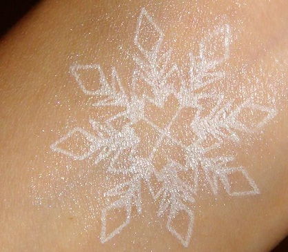 Snežinke Tattoo in white Design