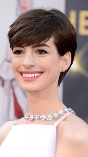 atvyksta at the Oscars at Hollywood & Highland Center on February 24, 2013 in Hollywood, California.