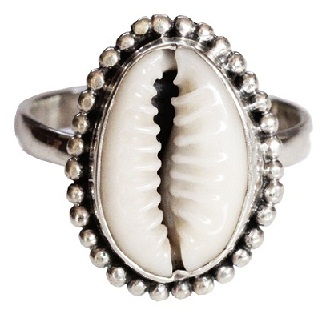shell-ékszer-design-gyűrű-made-of-cowrie