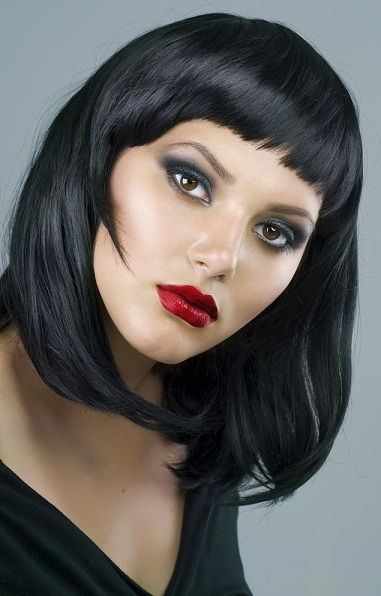 Ravno black hairstyles for round faces - horizontal straight bob
