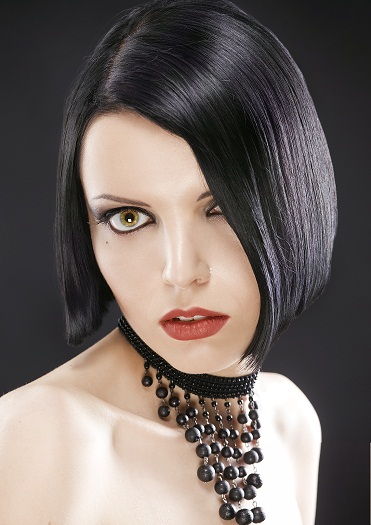 Ravno black hairstyles for round faces - Short and dark edgy