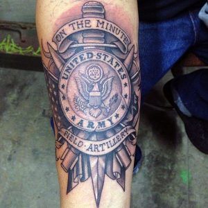 egyesült államok-hadsereg-field-tüzérségi férfi-alkar tetoválás
